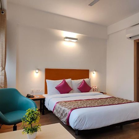 Kanak Beacon Hotel - Ashram Road Ahmedabad Exterior foto