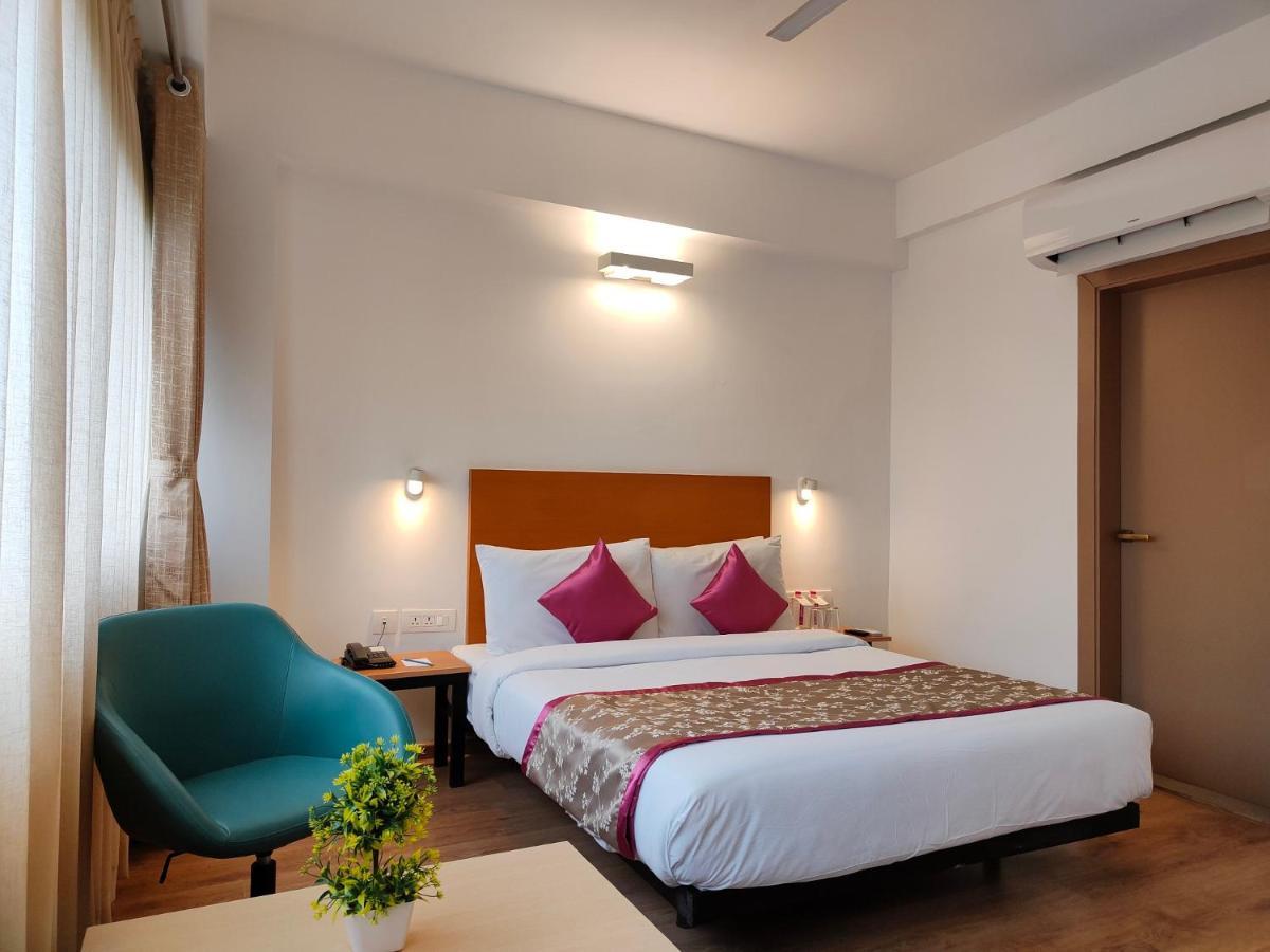 Kanak Beacon Hotel - Ashram Road Ahmedabad Exterior foto
